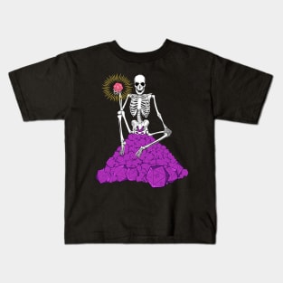 Skeleton on D20 dice mountain - Roleplayer Kids T-Shirt